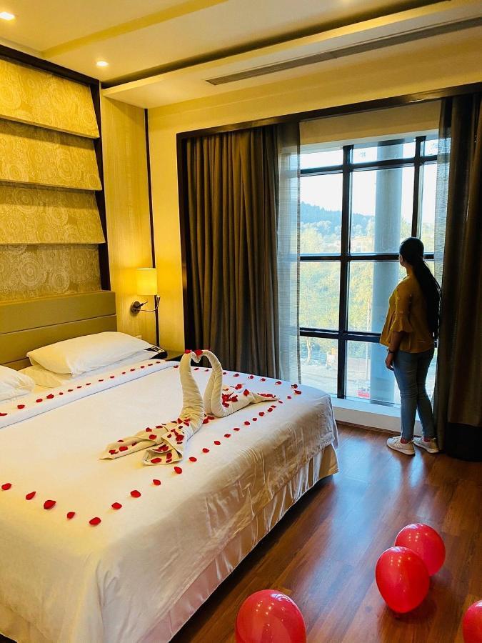 Four Points By Sheraton Srinagar Srīnagar Exterior foto